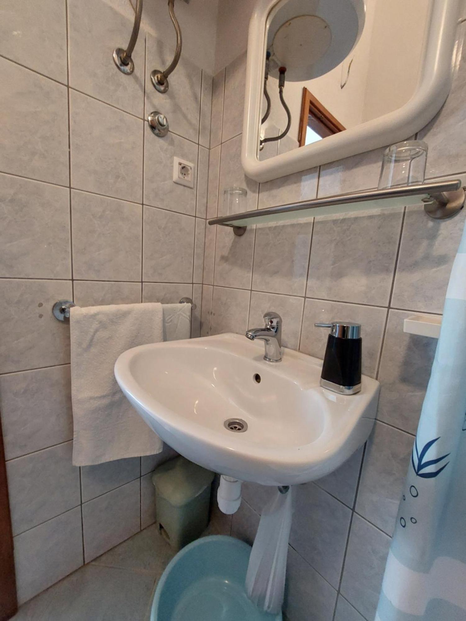 Apartman Dora *